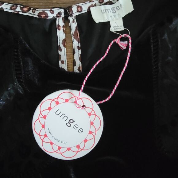 Umgee Black Velvet Peasant Burnout Animal Print Top Sz L NEW Holiday Christmas - Picture 12 of 13